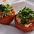 Пълнени домати с кротони, кашкавал и магданоз