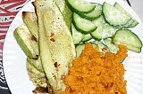 Салата с пюре от моркови и тиквички на скара