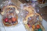 Кошница от тесто с великденски изкушения