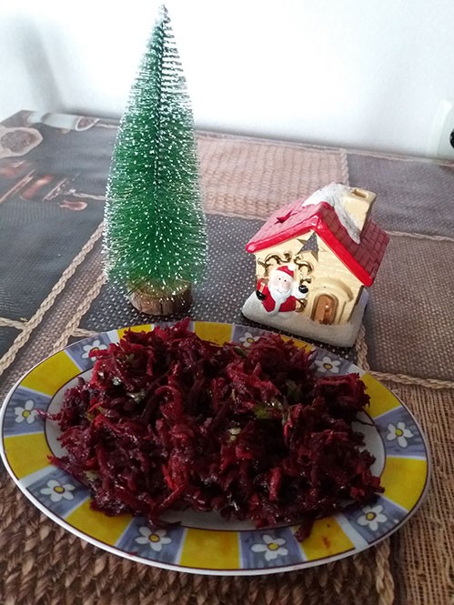 Свежа салата от цвекло