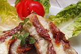 Свински филенца с моцарела и сушени домати