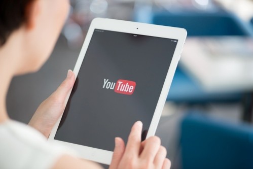 Общо 1 млрд. часа видеосъдържание се гледа ежедневно от YouTube.